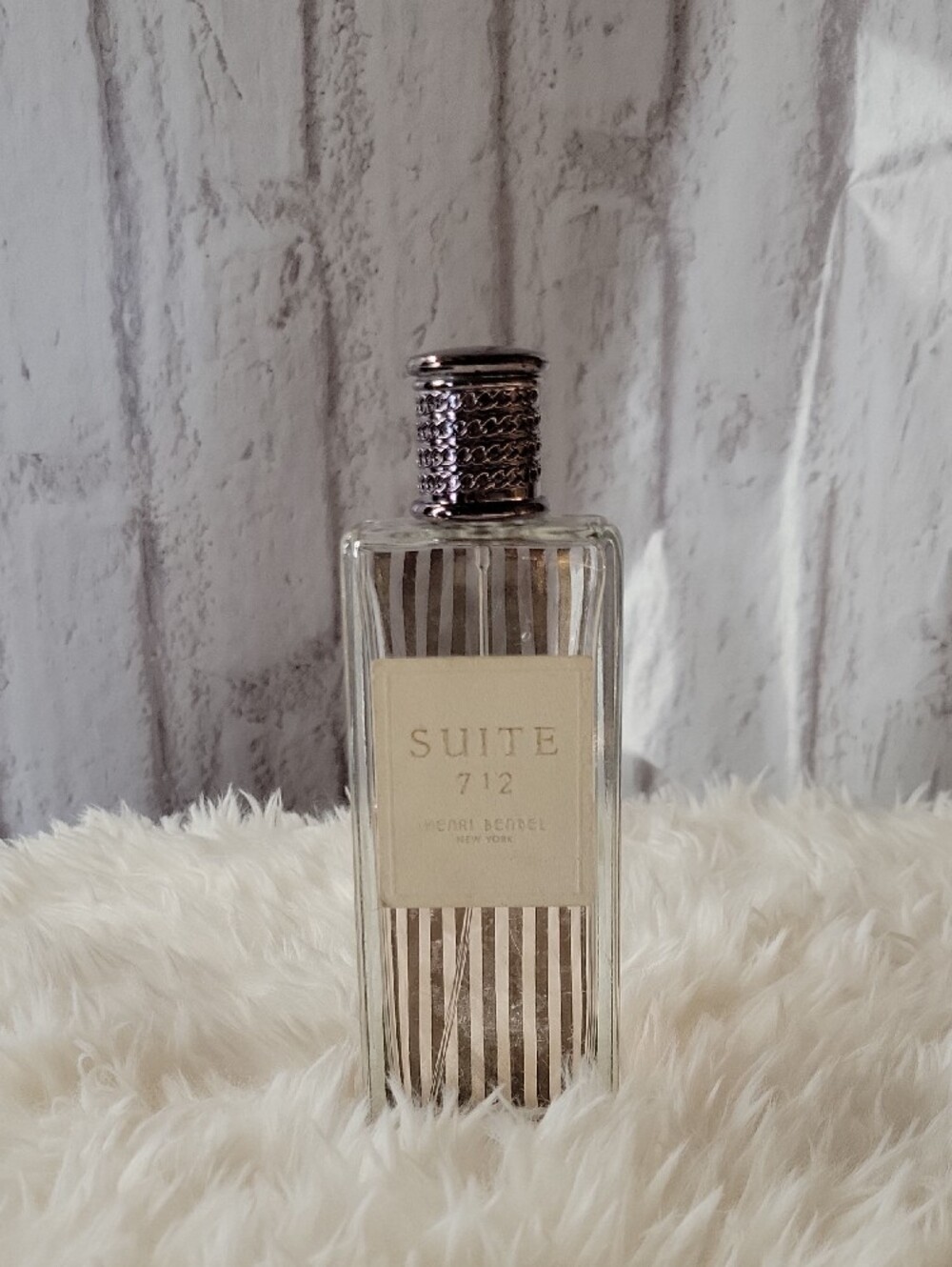 Henri Bendel Rare SUITE 712 Perfume (half-bottle) plus Draw String Bag - Picture 7 of 8